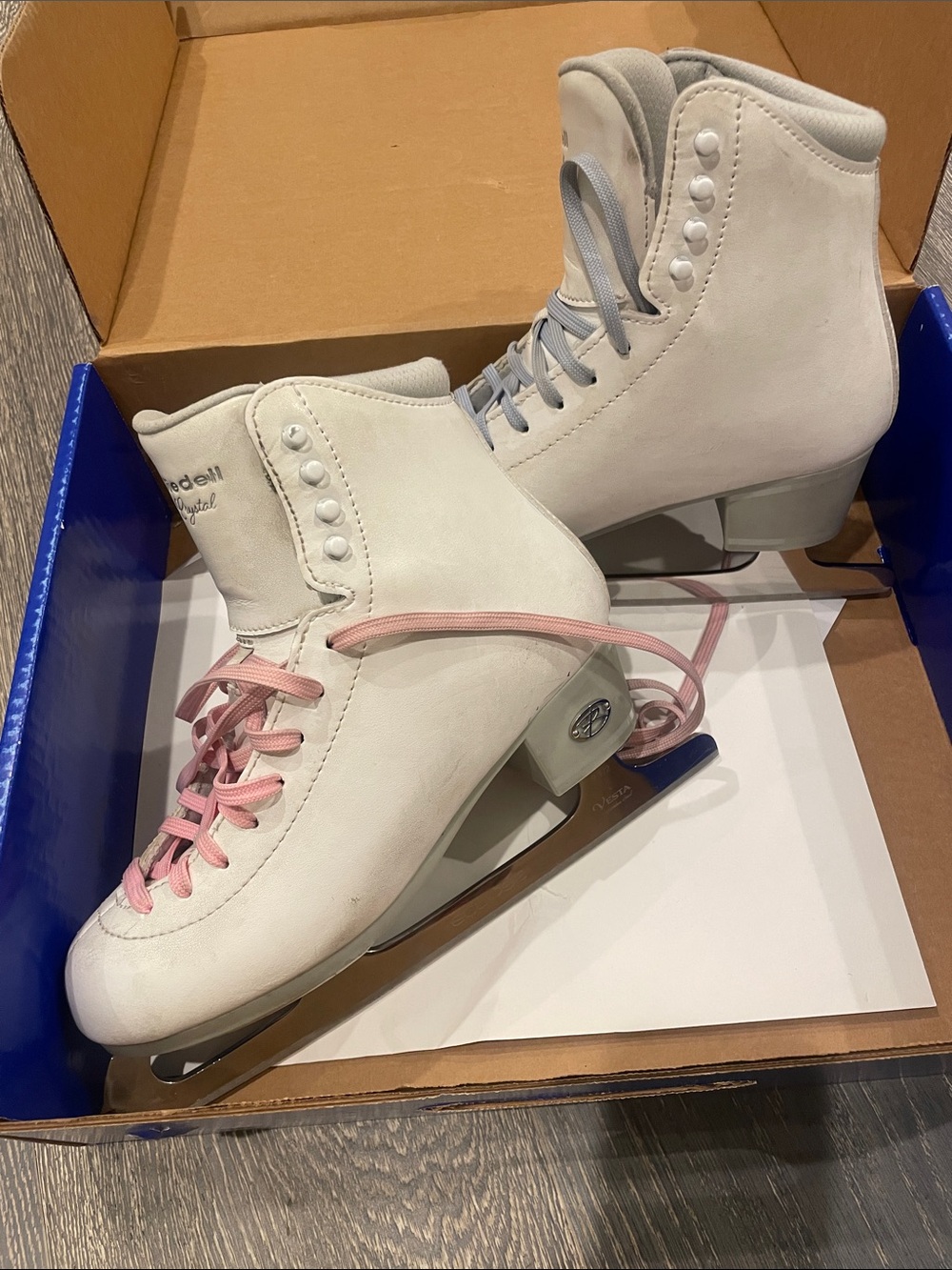 Riedel White Figure Ice Skates with Pink Laces and Jackson Ultimate bag